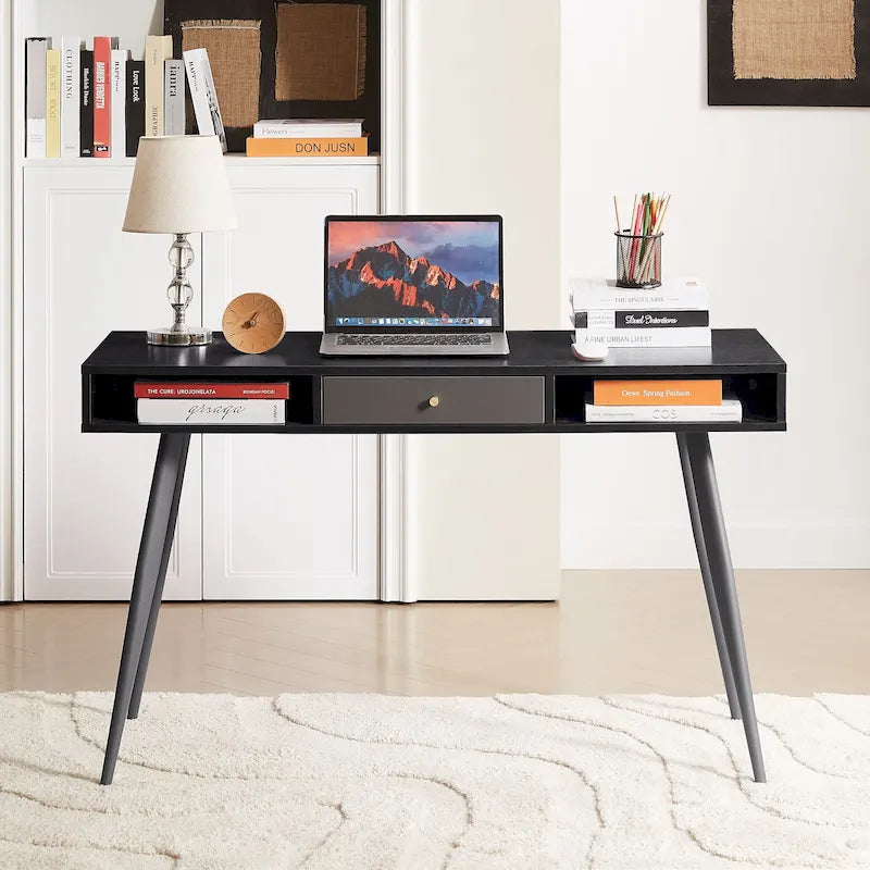 Bureau d'écriture noyer / noir mi-siècle avec tiroirs, ports USB et prise de courant, 1 personne