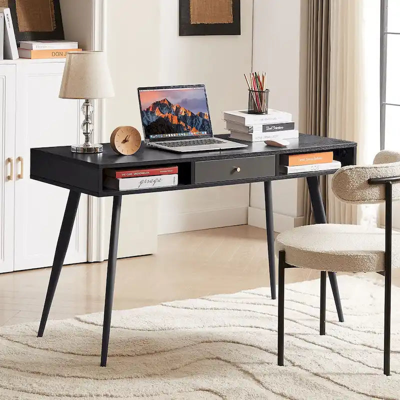 Bureau d'écriture noyer / noir mi-siècle avec tiroirs, ports USB et prise de courant, 1 personne