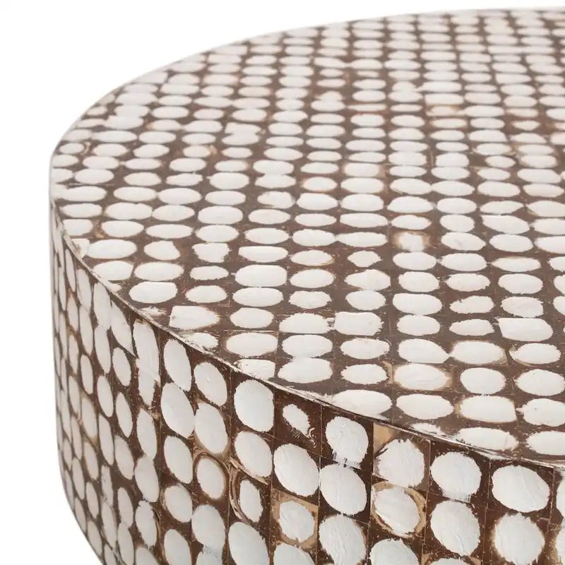 Table basse ronde incrustée de coquilles de noix de coco – Blanc / Naturel, 2 à 4 places