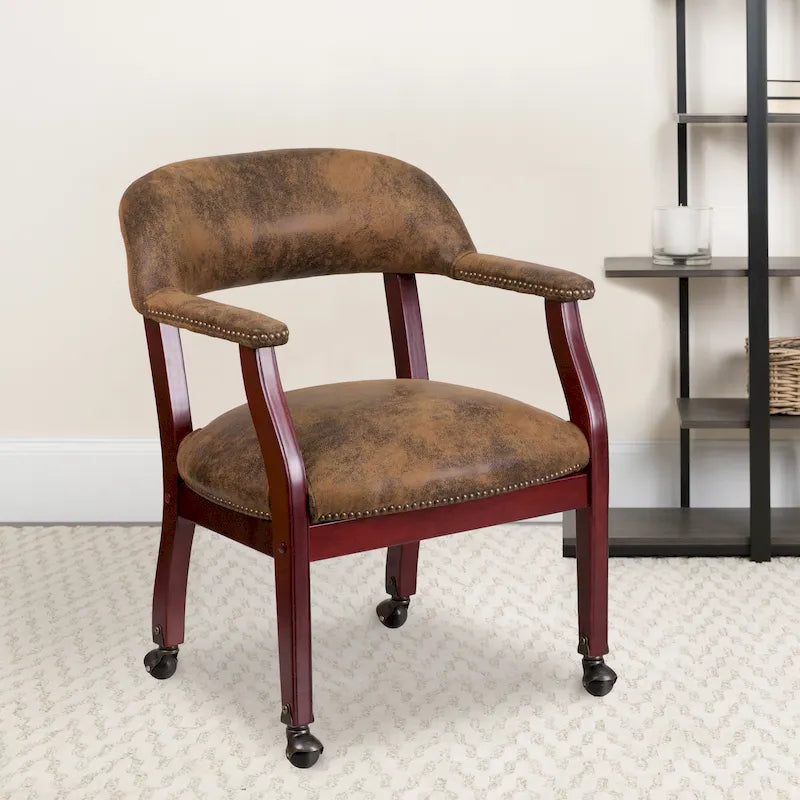 Fauteuil de capitaine traditionnel marron avec clous décoratifs et roulettes, simple