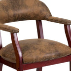 Fauteuil de capitaine traditionnel marron avec clous décoratifs et roulettes, simple
